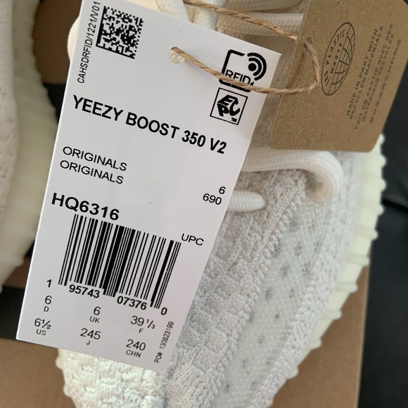 YEEZY Boost 350 v2 BONE - Picture 6 of 6